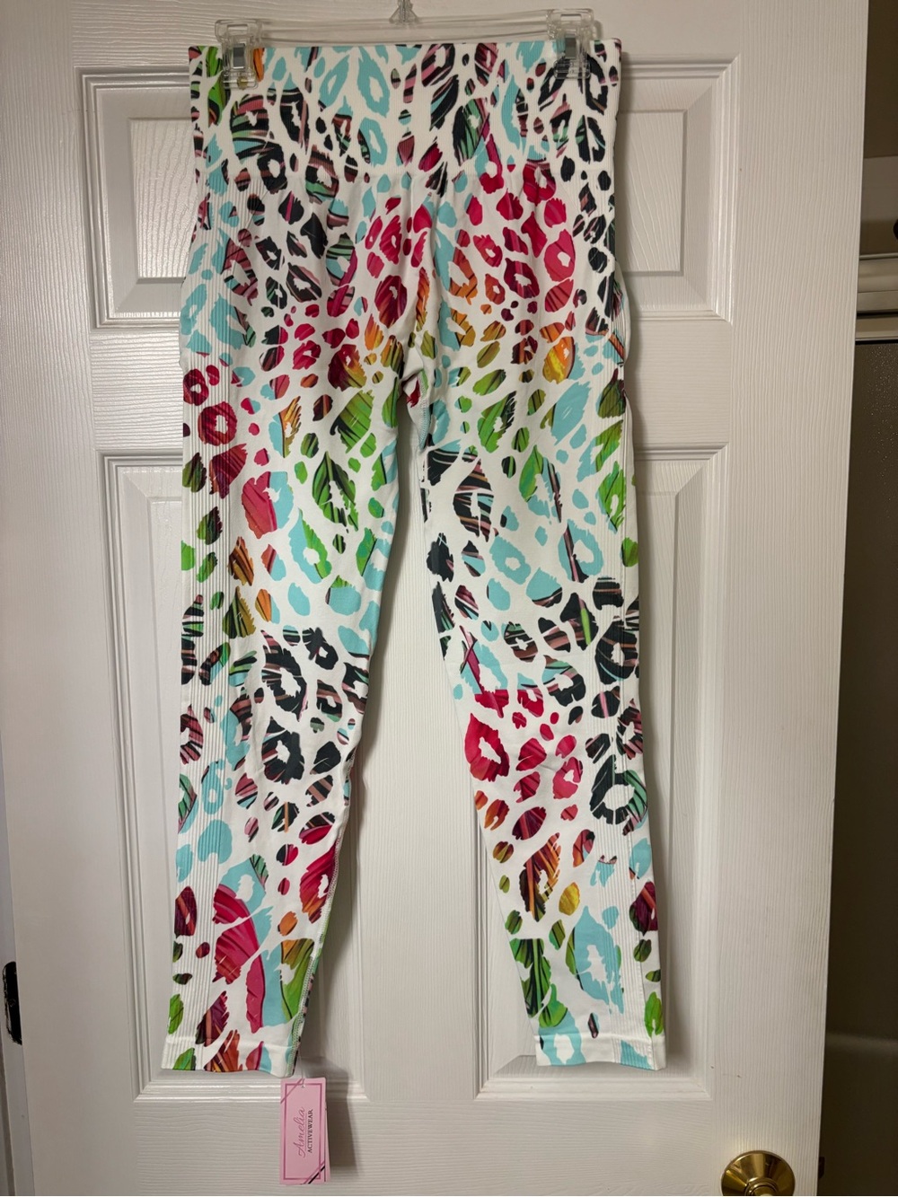New w/tags Amelia Activewear White Multicolor Leopard Print Leggings. Sz L.